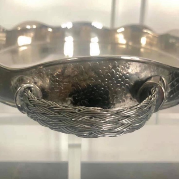 New Bombay & Co silver toned scalloped croc braided metal large serving tray - Picture 4 of 5